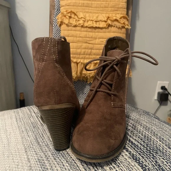 MIA ANKLE BOOTIES SIZE 8.5 - Picture 3 of 3